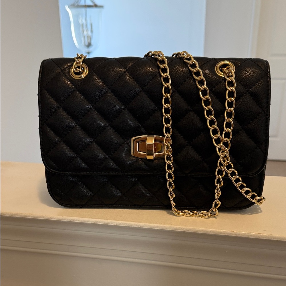 Express Elegant Black Quilted Chain Shoulder Bag
